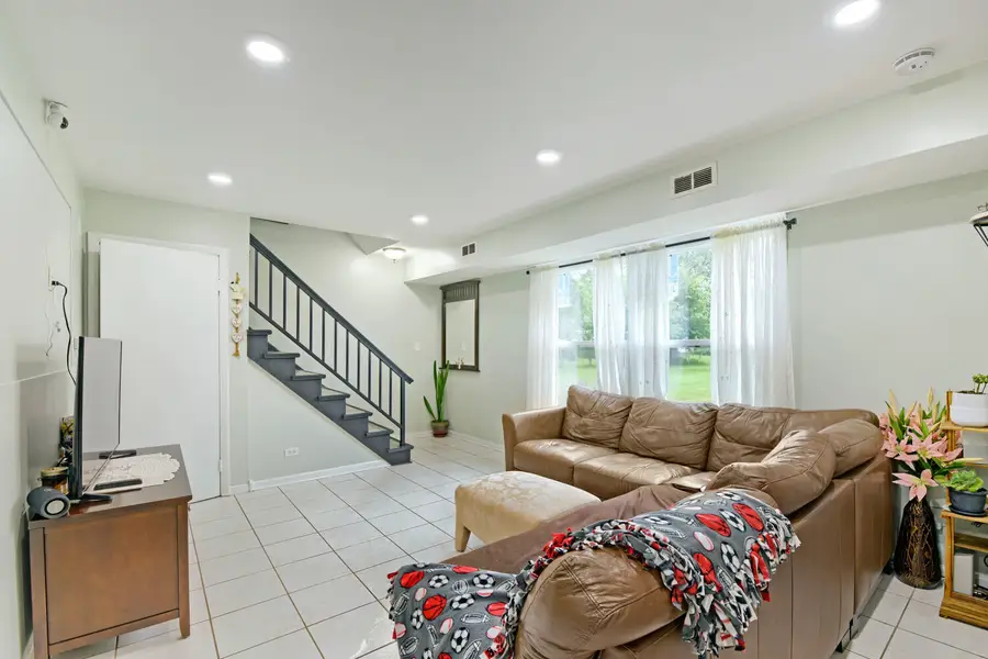 1301 N Glen Circle #D, Aurora, IL 60506 - #3