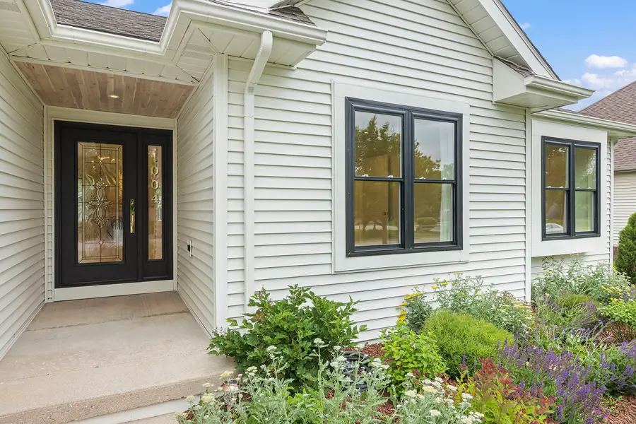 1004 Golden Avenue, Woodstock, IL 60098 - #2