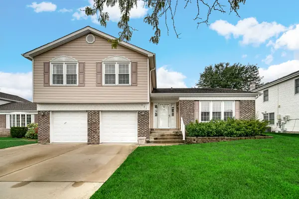 121 Fleetwood Drive, Glendale Heights, IL 60139