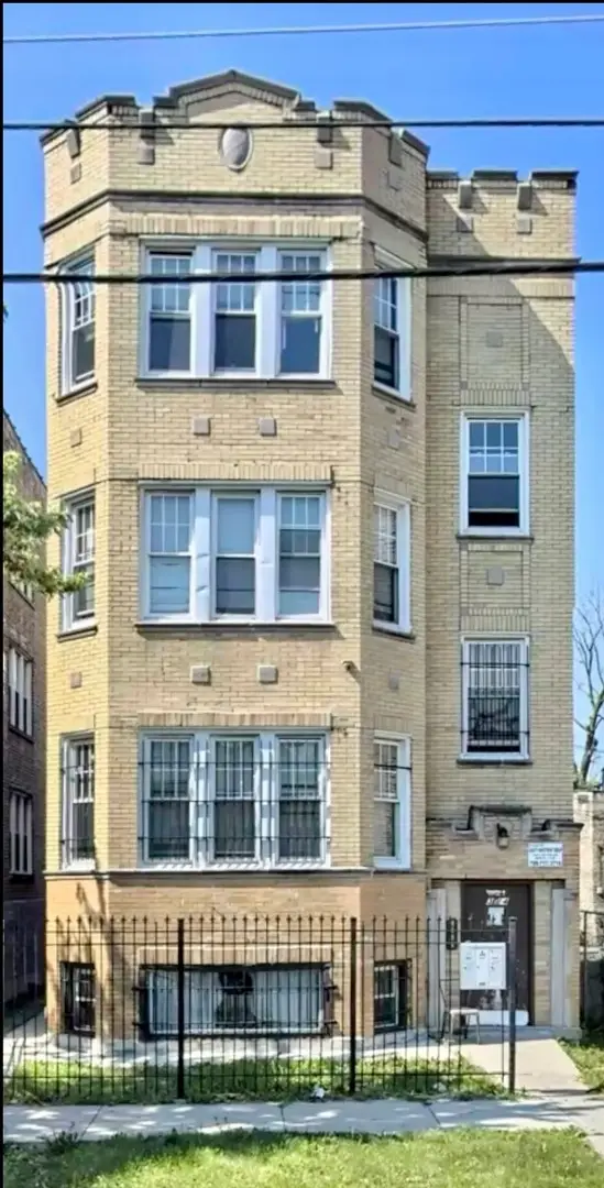 3814 W Ohio Street, Chicago, IL 60624