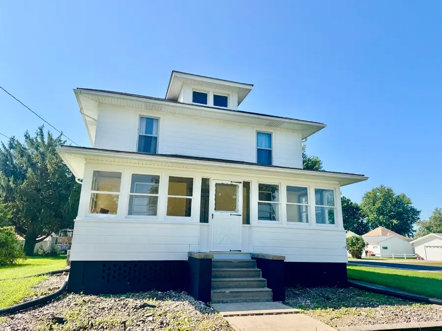 608 W Main Street, Aledo, IL 61231 - #3