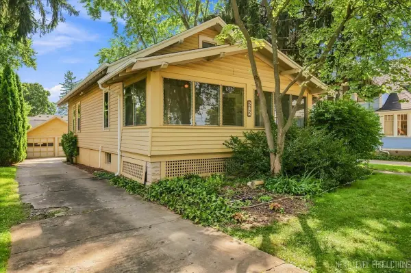 242 N Lincoln Street, Batavia, IL 60510