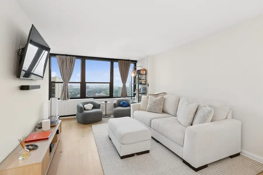 1560 N Sandburg Terrace #2109J, Chicago, IL 60610 - #3