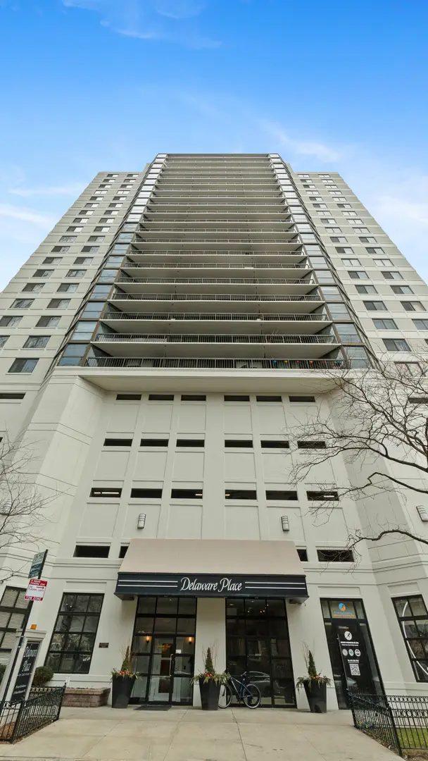 33 W Delaware Place #18H, Chicago, IL 60610 - #1