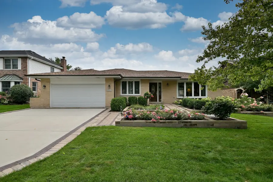 7821 Dorchester Lane, Darien, IL 60561 - #2