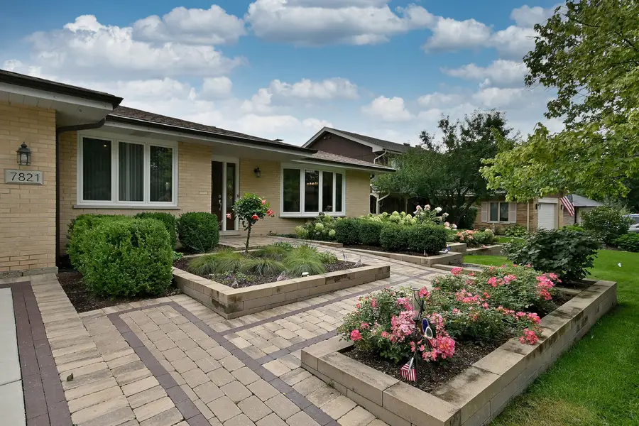 7821 Dorchester Lane, Darien, IL 60561 - #3