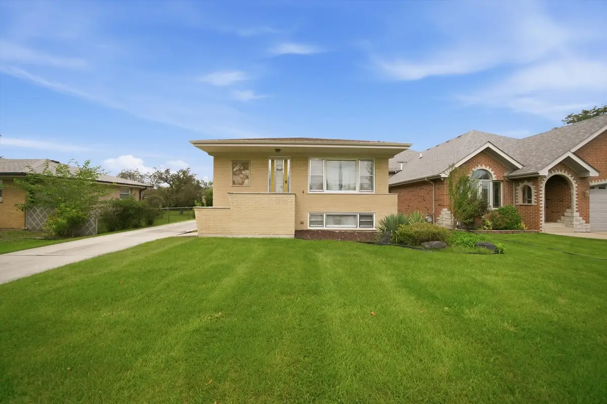 6428 W 85 Street, Burbank, IL 60459 - #1