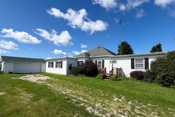 82 N 23rd Road, Peru, IL 61354