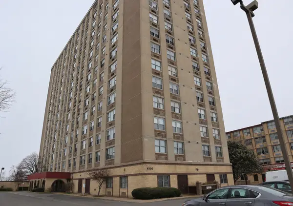 4300 W Ford City Drive #A1006, Chicago, IL 60652