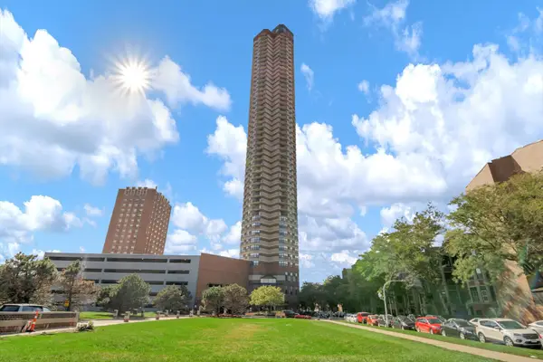 3660 N Lake Shore Drive #2401, Chicago, IL 60613