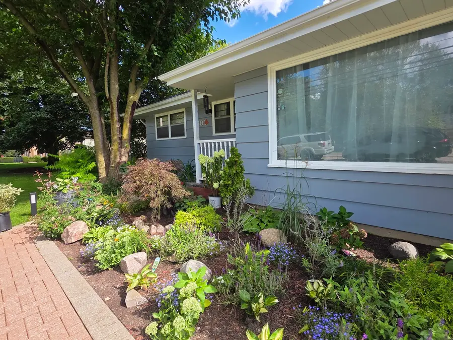 605 E Maple Avenue, Mundelein, IL 60060 - #3