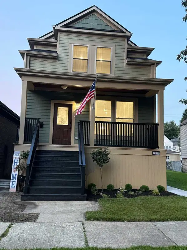 1323 Home Avenue, Berwyn, IL 60402