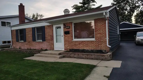 390 E Diane Drive, Buffalo Grove, IL 60089