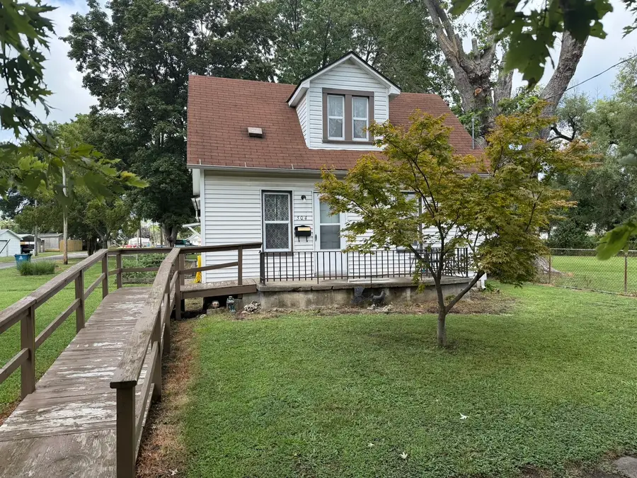 504 N Walnut Street, Centralia, IL 62801 - #2