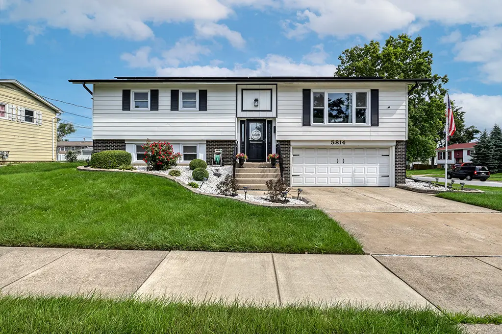5814 Essex Road, Oak Forest, IL 60452 - #1