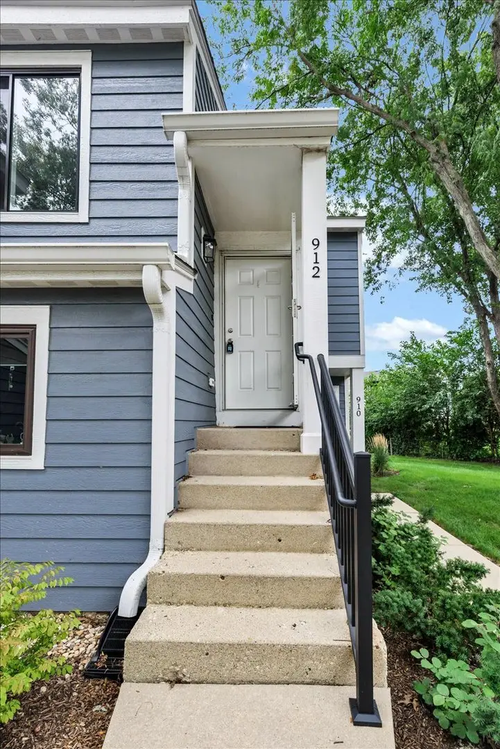 912 Manchester Circle, Schaumburg, IL 60193 - #2