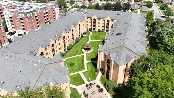 7410 W Lawrence Avenue #217, Harwood Heights, IL 60706