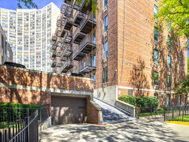 3900 N Pine Grove Avenue #808, Chicago, IL 60613 - #3