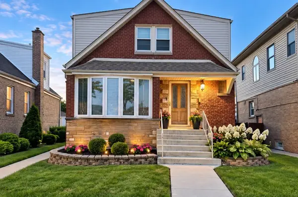 8030 S Whipple Street, Chicago, IL 60652