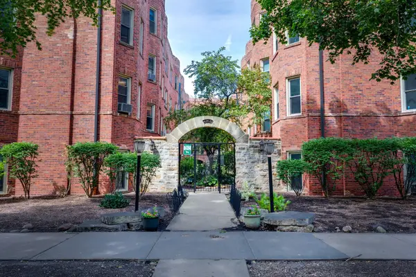4124 N Kedvale Avenue #200, Chicago, IL 60641