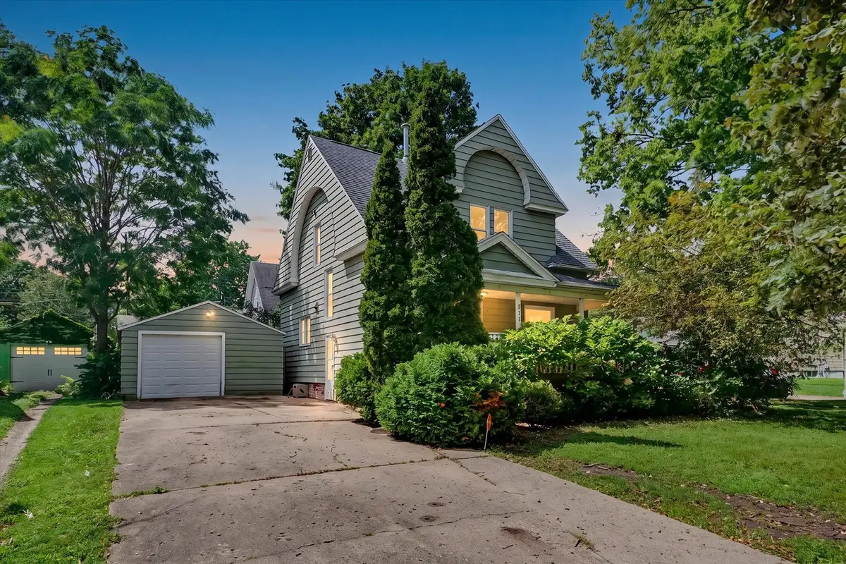 511 W Columbia Avenue, Champaign, IL 61820 - #1
