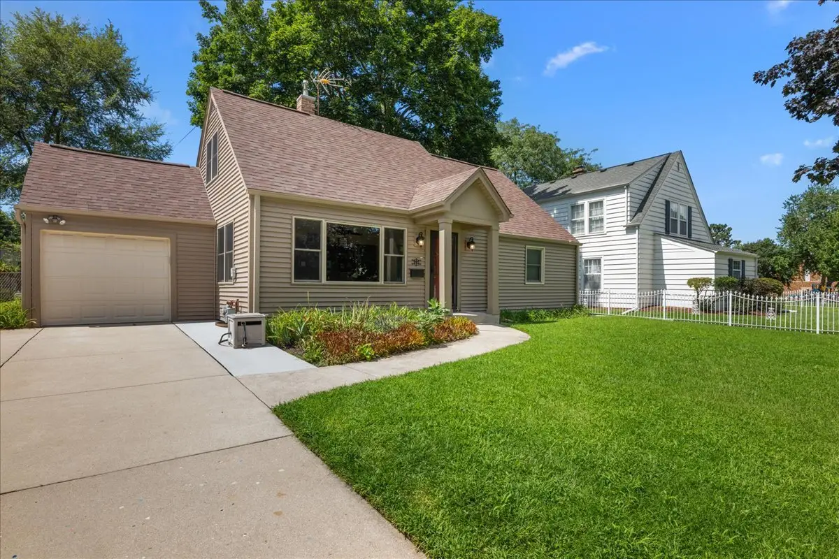 207 S Randall Road, Aurora, IL 60506 - #1