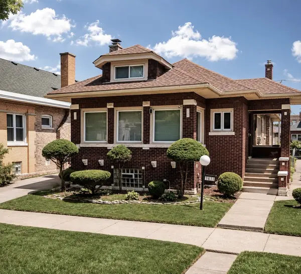 7611 S Ridgeland Avenue, Chicago, IL 60649