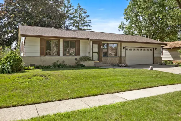 1086 Hickory Lane, Elk Grove Village, IL 60007