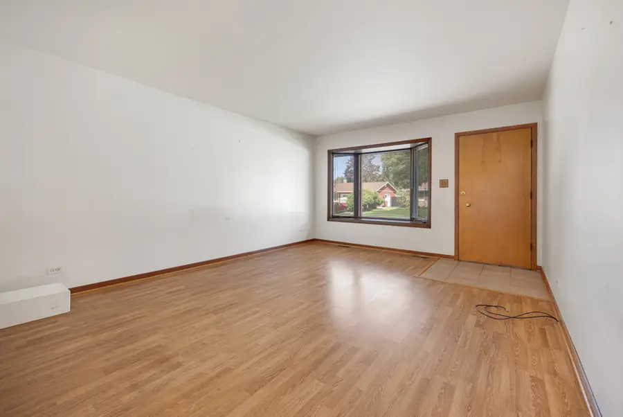 1086 Hickory Lane, Elk Grove Village, IL 60007 - #2
