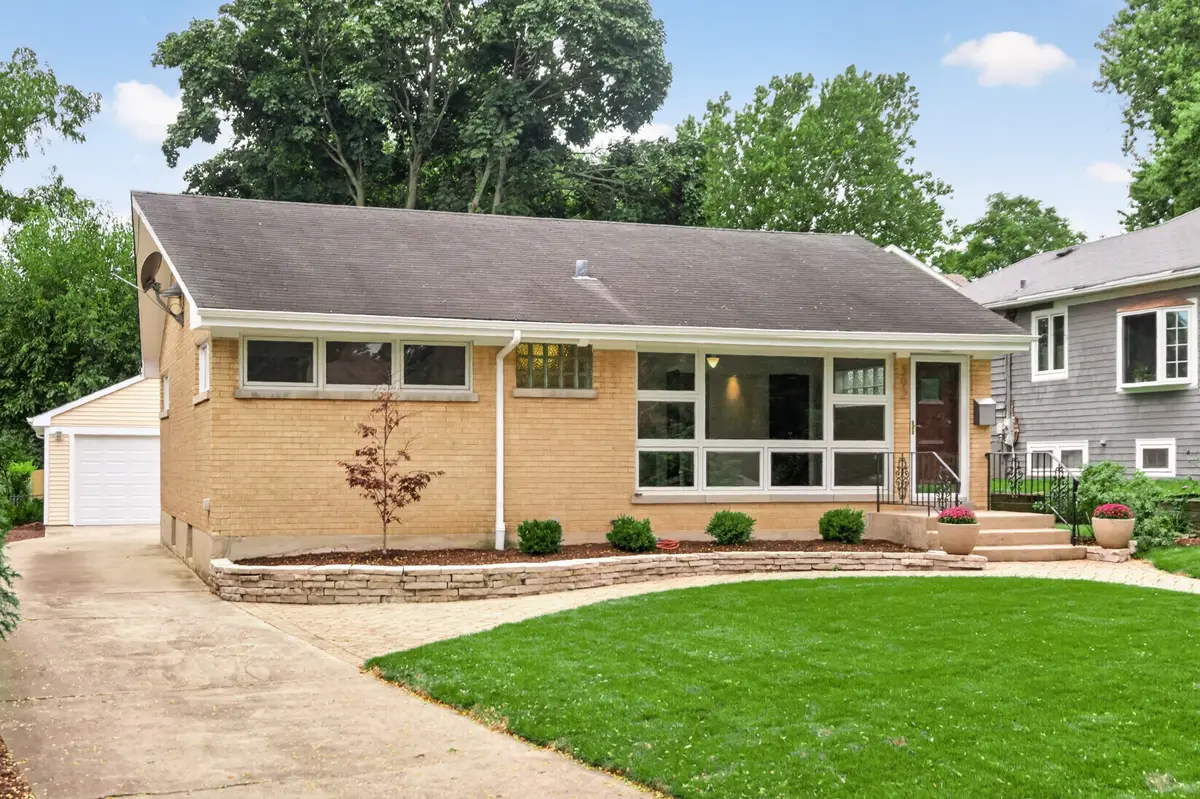 392 Windsor Avenue, Glen Ellyn, IL 60137 - #1