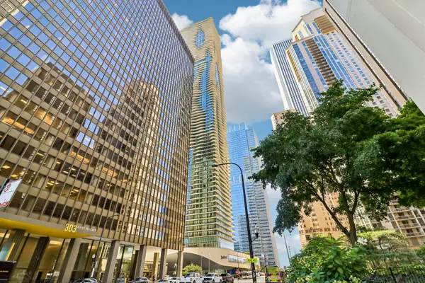 225 N Columbus Drive #6103, Chicago, IL 60601