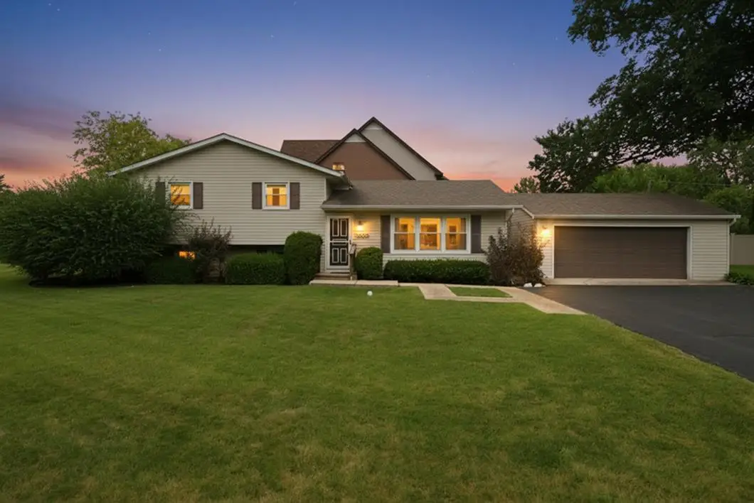 20650 N Florence Avenue, Prairie View, IL 60069 - #1