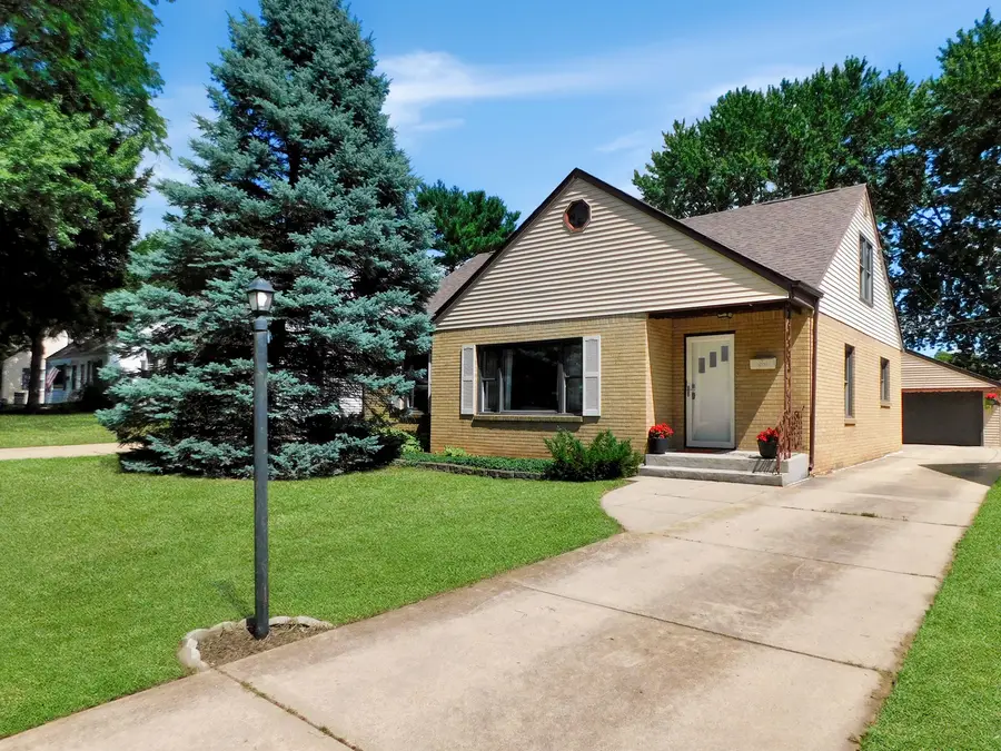 1007 Luther Avenue, Rockford, IL 61107 - #2