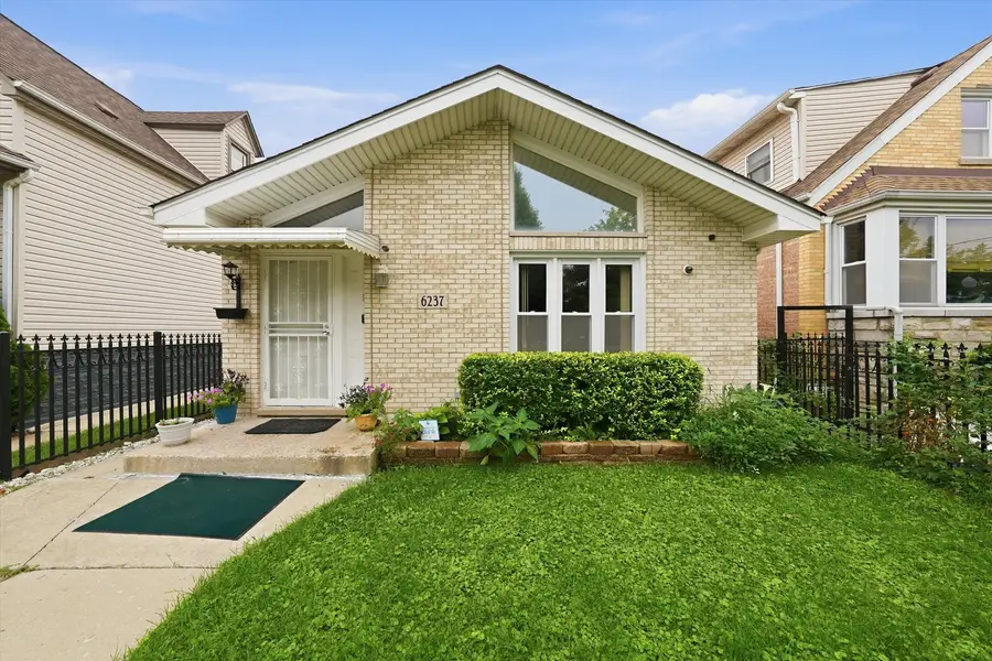 6237 S Tripp Avenue, Chicago, IL 60629 - #2