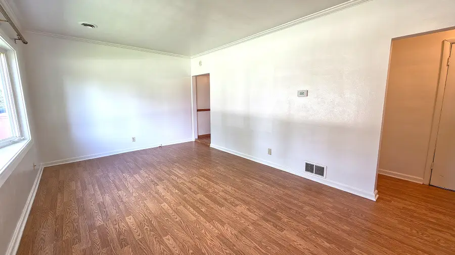 208 E 8th Avenue, Colona, IL 61241 - #3