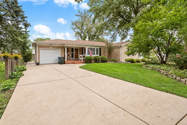 3 Hickory Grove Court, Davenport, IA 52804