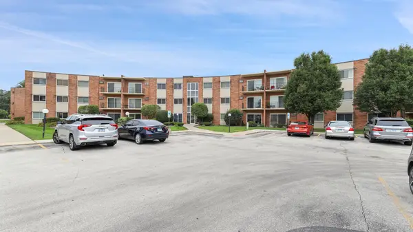 9724 S Karlov Avenue #207, Oak Lawn, IL 60453