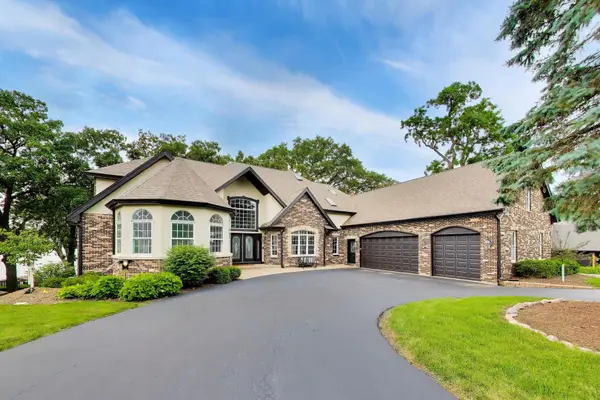 605 Lake Shore Boulevard, Wauconda, IL 60084
