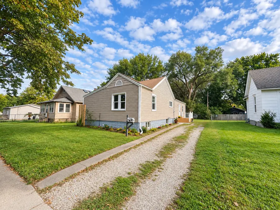 912 W Harvard Street, Champaign, IL 61821 - #2