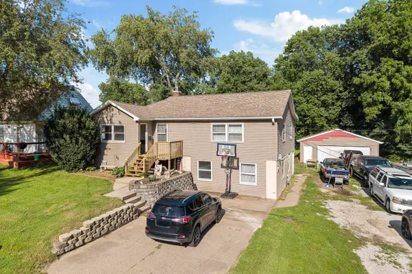 515 8th Street, Silvis, IL 61282