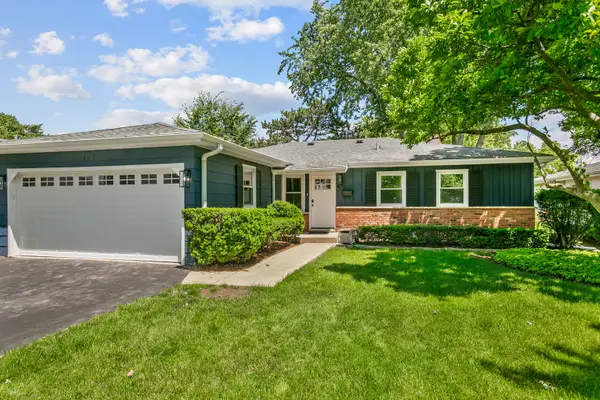 145 Walton Street, Barrington, IL 60010