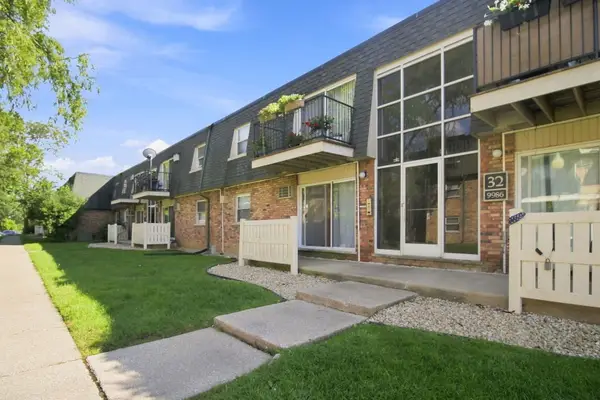 9986 S 84th Terrace #103, Palos Hills, IL 60465