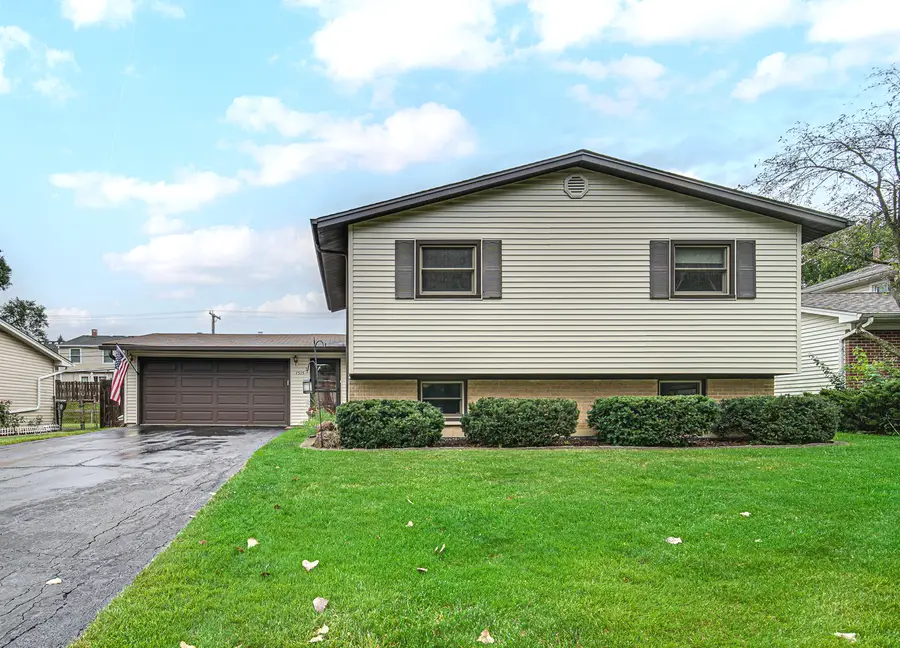 7515 Northway Drive, Hanover Park, IL 60133 - #2