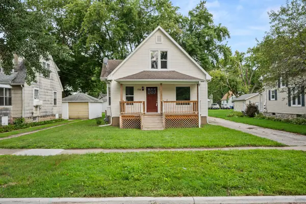 725 N 11th Street, DeKalb, IL 60115
