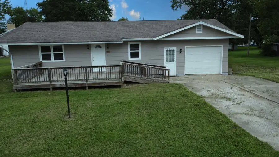 202 N Madison Street, Watseka, IL 60970 - #2