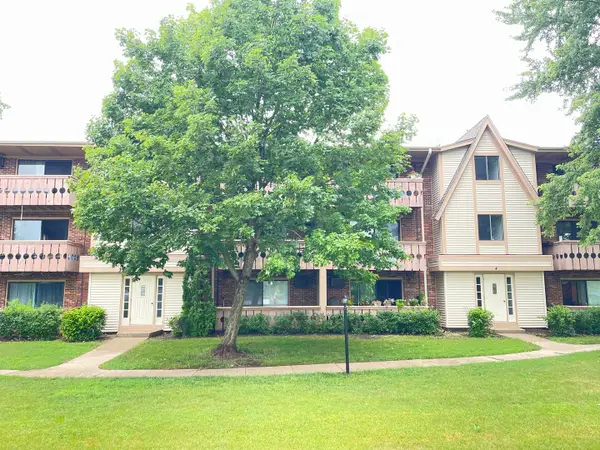 4 Parkside Court #7, Vernon Hills, IL 60061