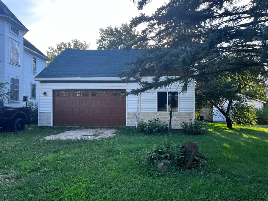213 N Hunt Street, Melvin, IL 60952 - #3