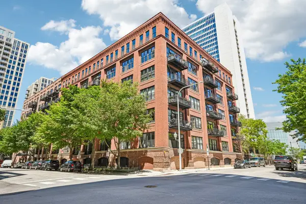 520 W Huron Street #414, Chicago, IL 60654