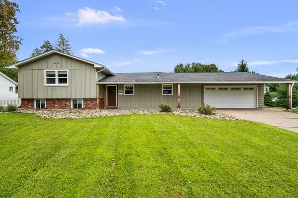 2603 Harmony Drive, Bettendorf, IA 52722