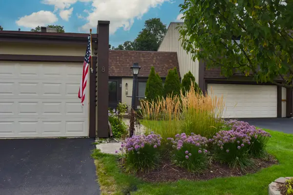 8 Westwood Drive, Indian Head Park, IL 60525